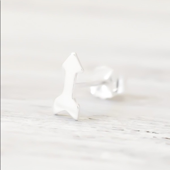 1PC - 925 Sterling Silver Arrow Cartilage Stud Earring Upper Ear Helix Tragus - Picture 4 of 9